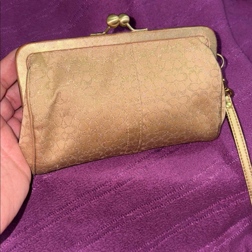 Coach kisslock Gold wristlet EUC ✨